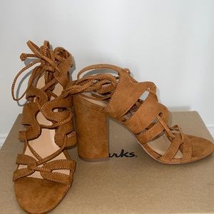 Size 7 brown women heels